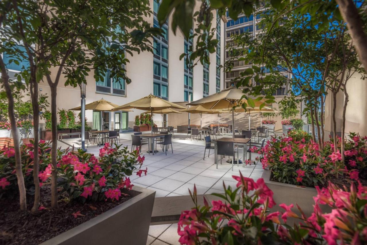 Courtyard By Marriott Bethesda Chevy Chase Hotel Exterior foto