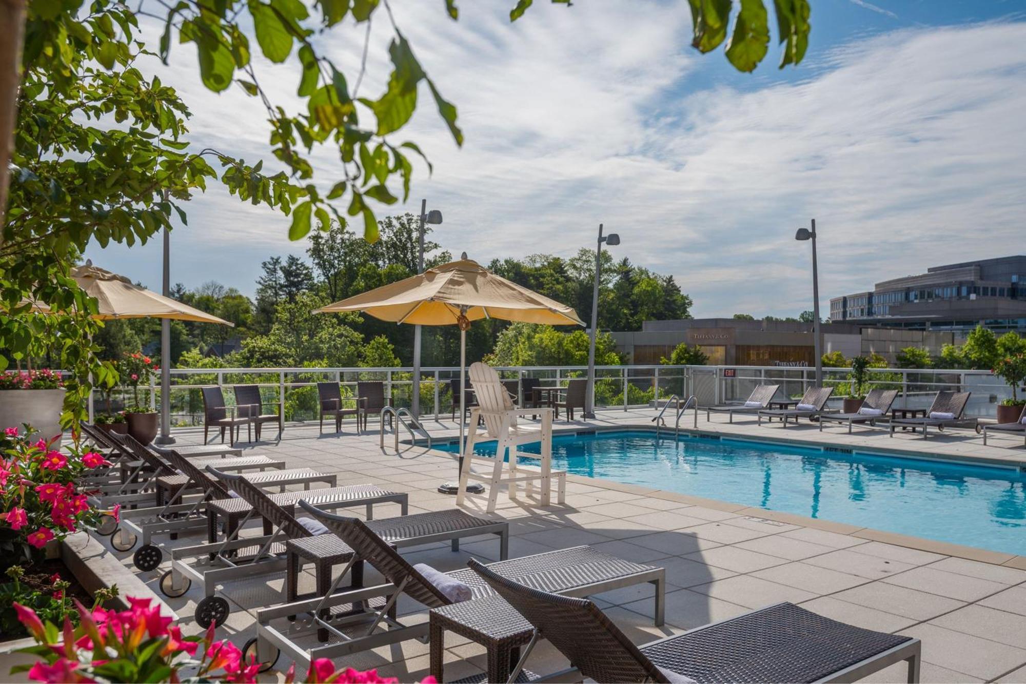 Courtyard By Marriott Bethesda Chevy Chase Hotel Exterior foto