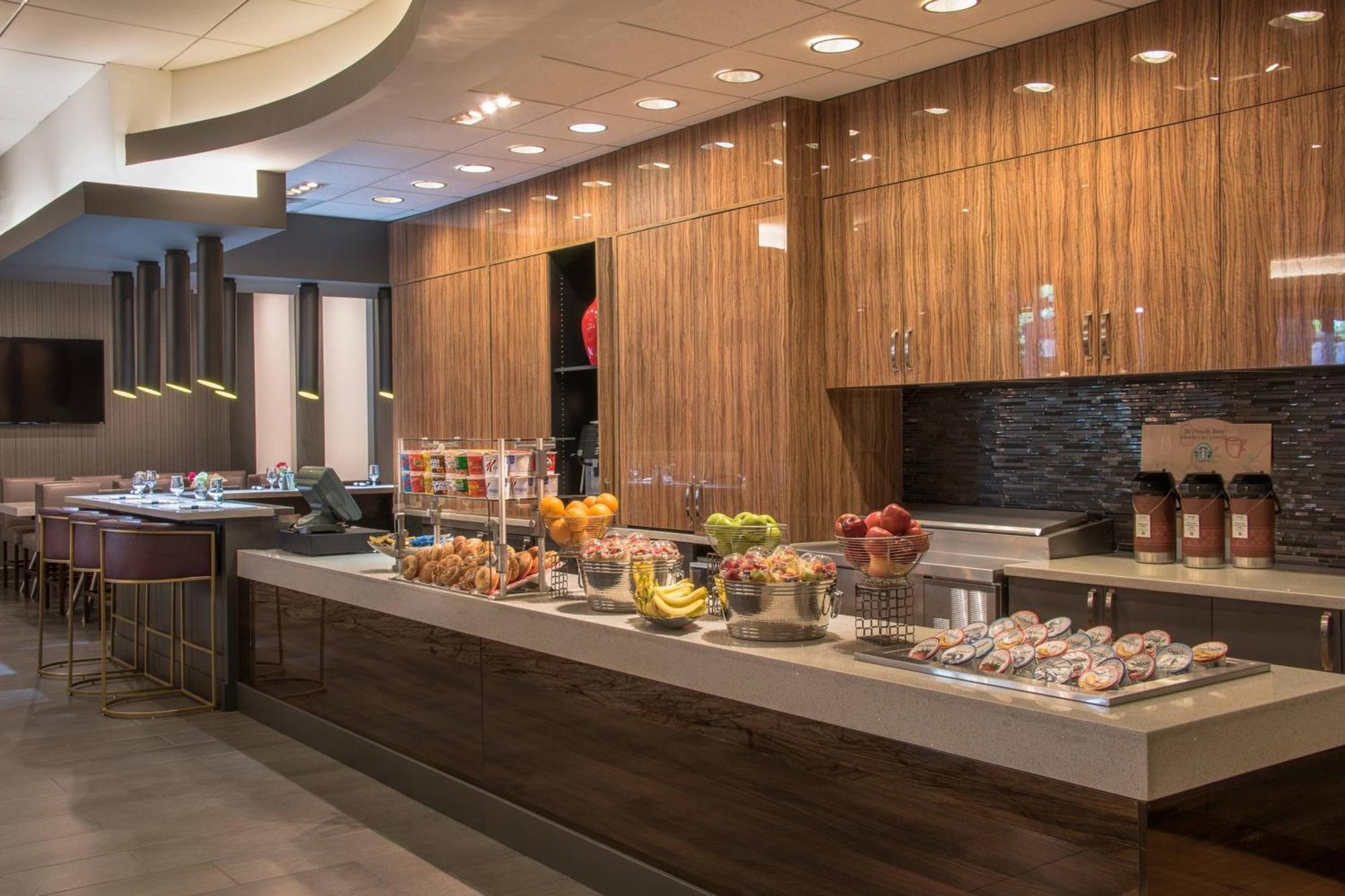 Hotel Courtyard By Marriott Bethesda Chevy Chase Exterior foto