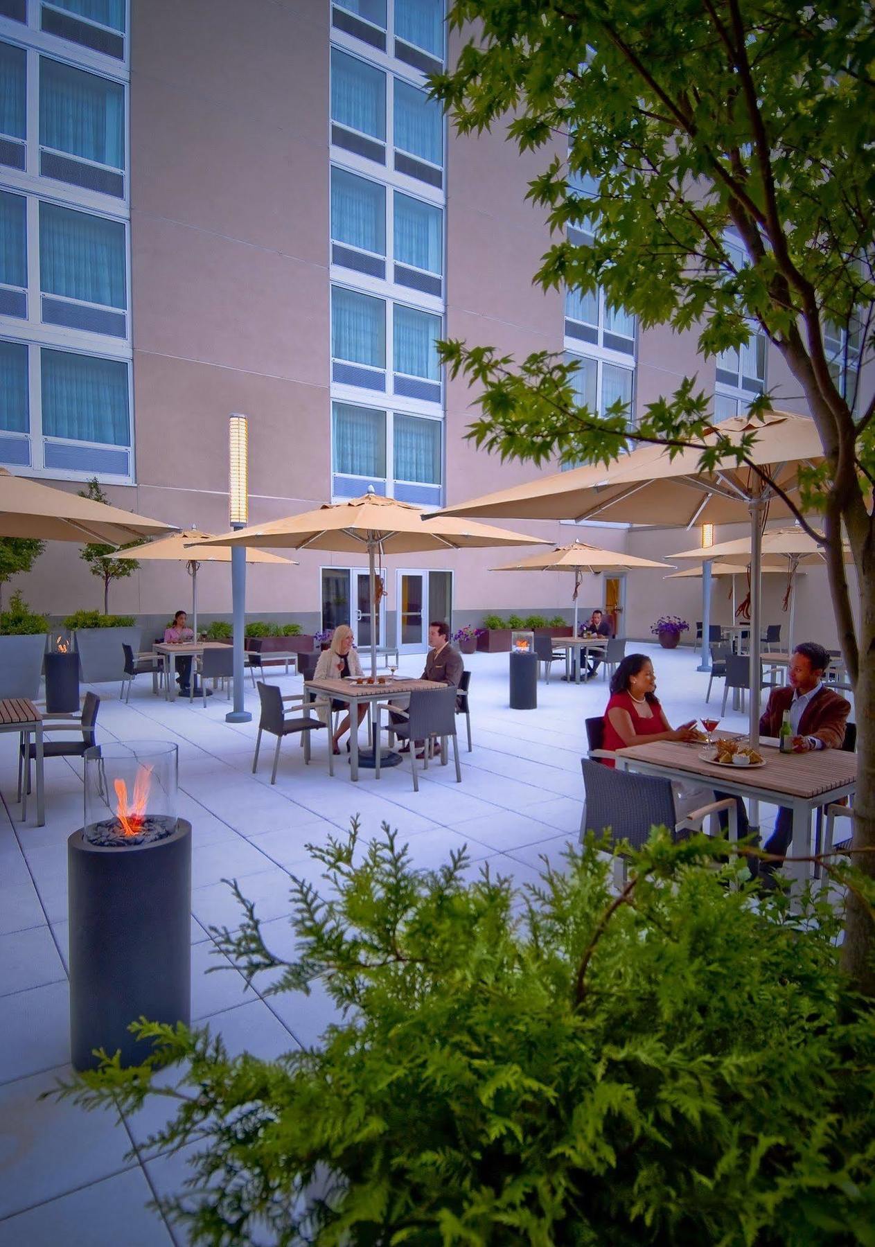 Hotel Courtyard By Marriott Bethesda Chevy Chase Exterior foto
